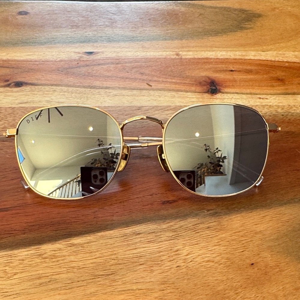Diff eyewear Axel limited Gold/silver Aviator Sunglasses new with case
